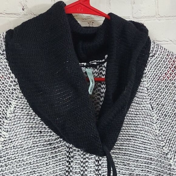 Maurices Woman XS Cowl Neck Pullover Chunky Cable Knit Sweater Tunic Black/White - Picture 3 of 9